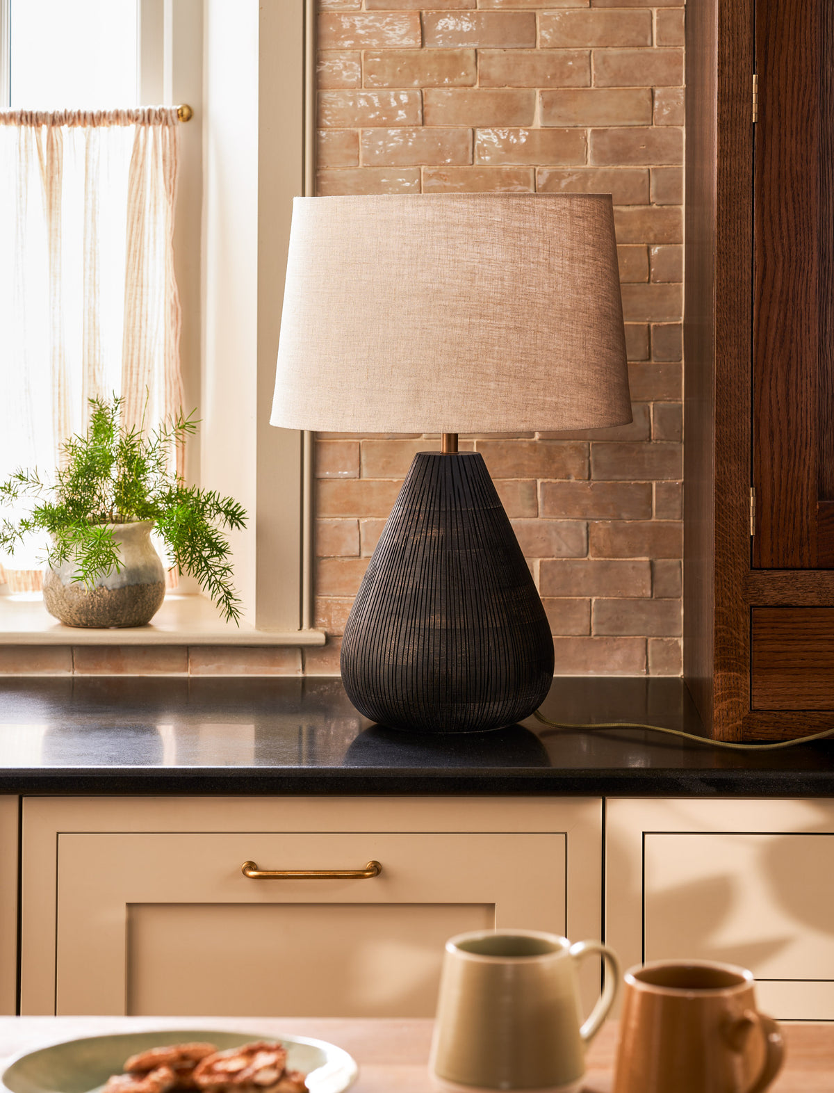 Garden Trading Cleeve Table Lamp Mango Wood, Antique Black