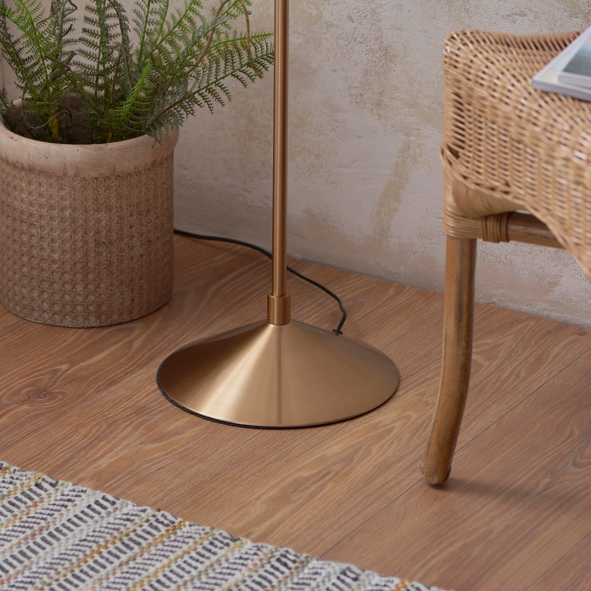 Endon Wriggle Floor Brushed aged brass plate & natural raffia
