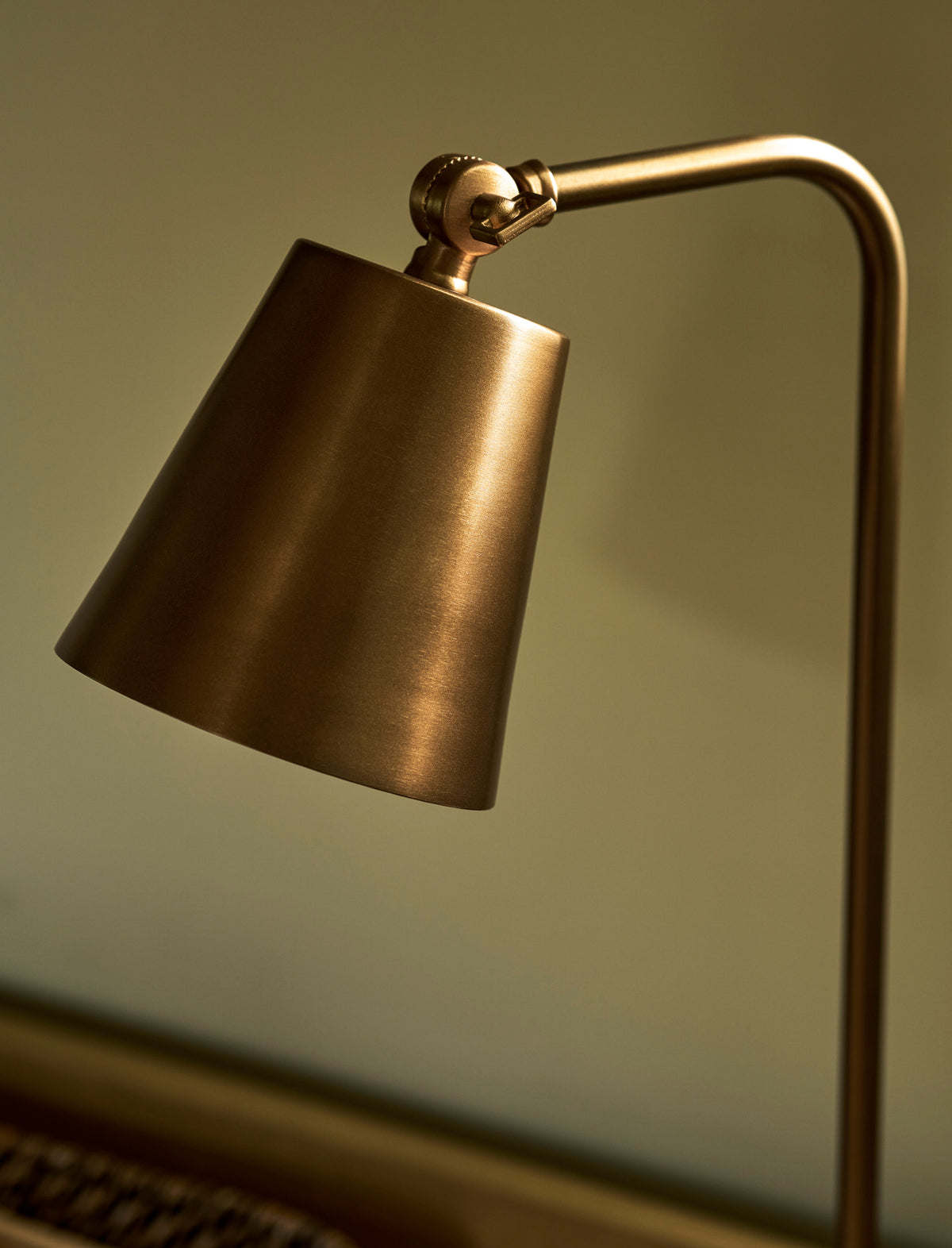 Garden Trading Winsley Table Lamp Iron Shade Marble & Antique Brass
