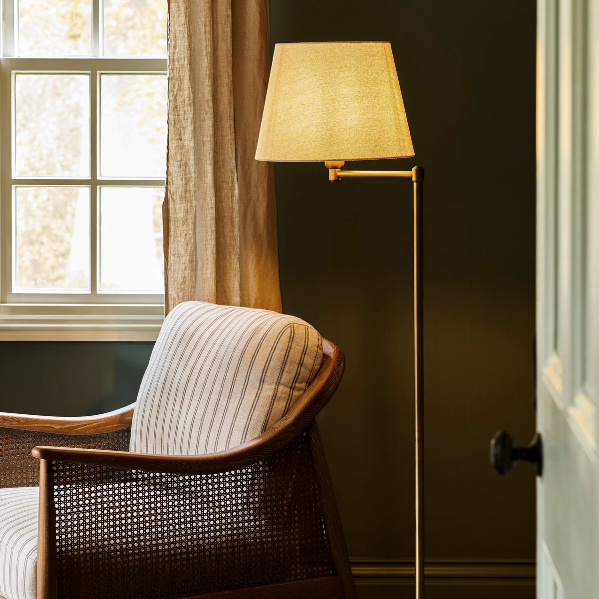 Garden Trading Peartree Floor Lamp Antique Bronze with Shade