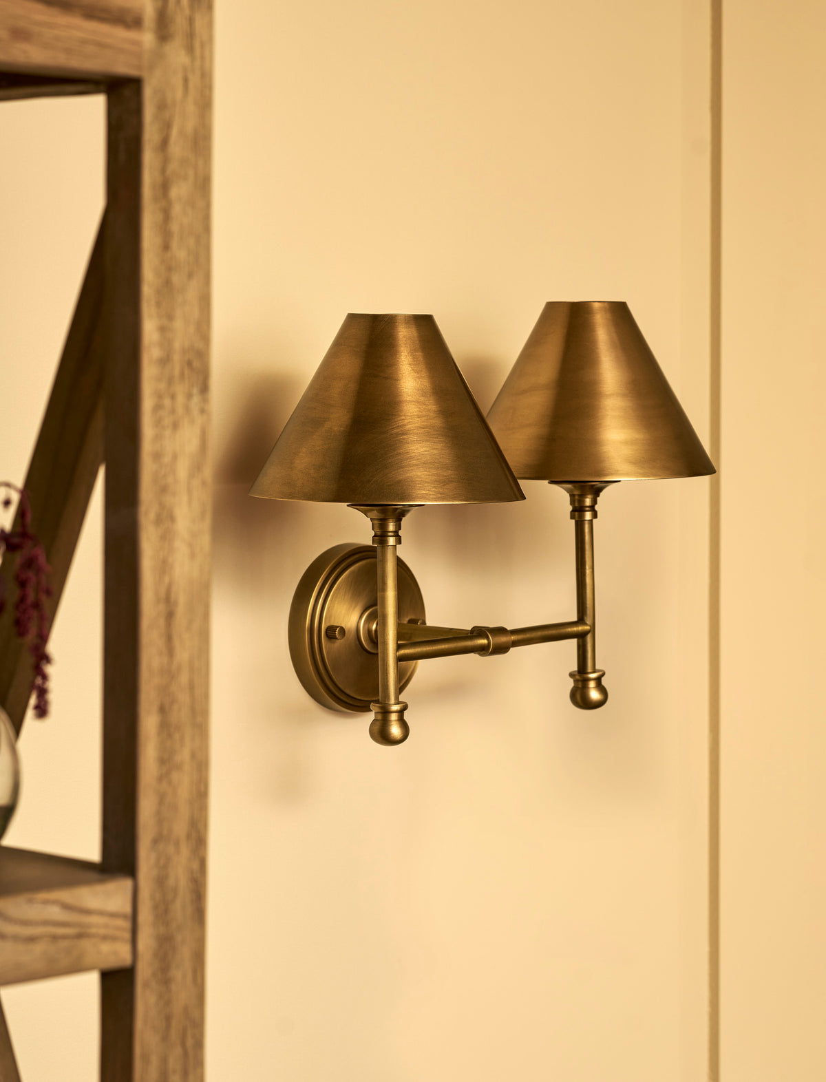 Garden Trading Kelmscot Double Wall Light Antique Brass