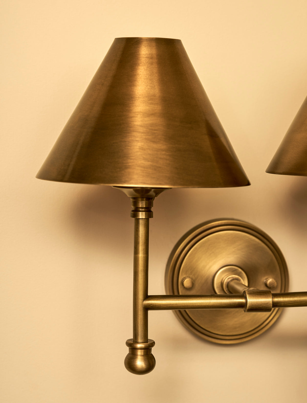 Garden Trading Kelmscot Double Wall Light Antique Brass