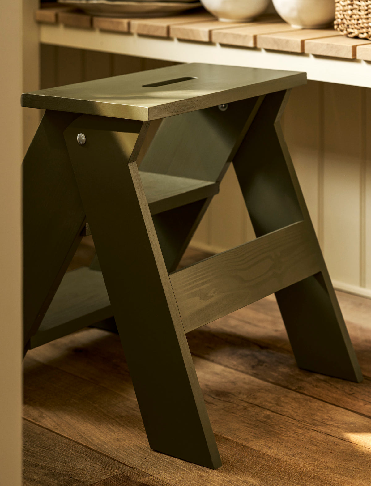 Garden Trading Classic Step Stool Spruce Wood, Olive Finish
