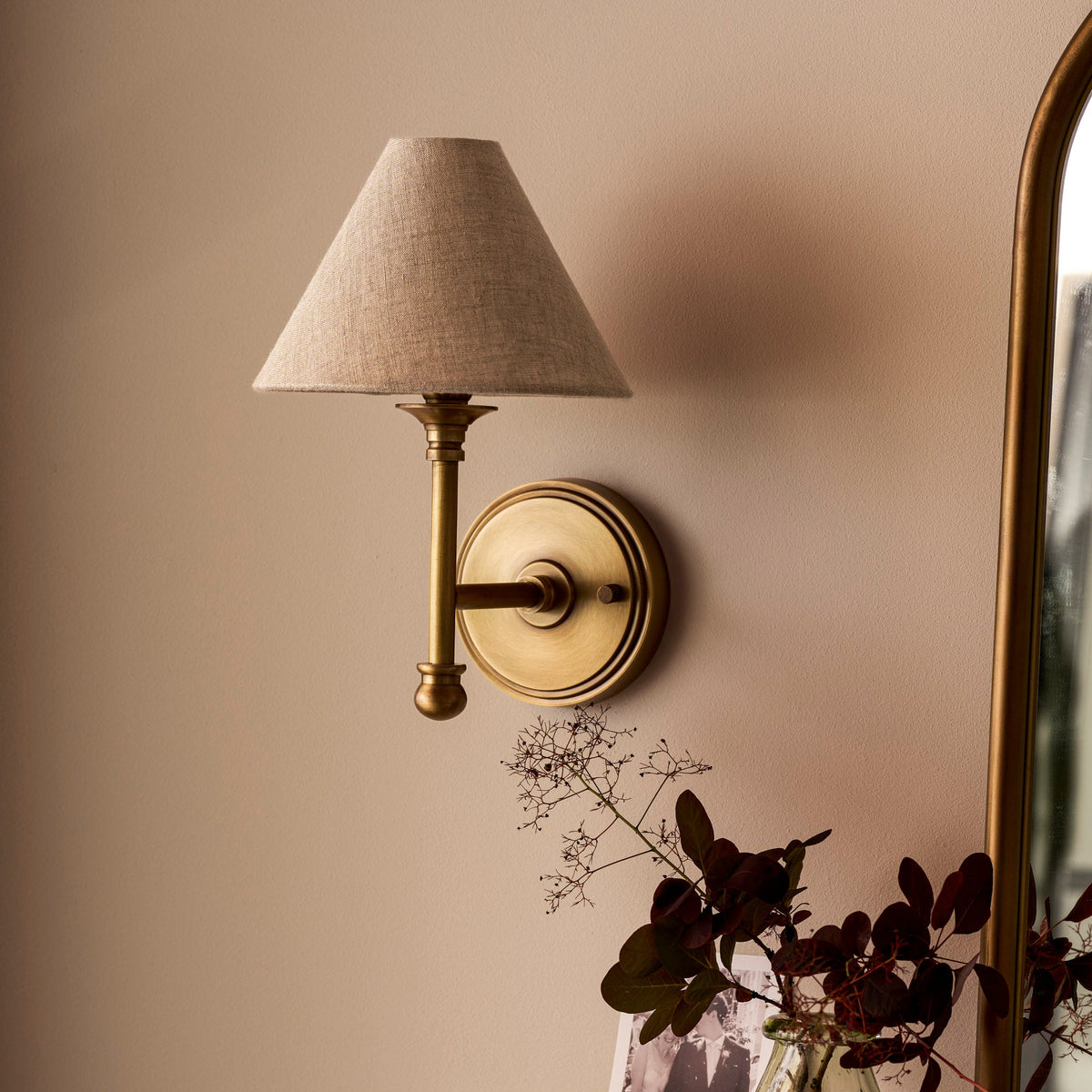 Garden Trading Kelmscot Wall Light with Linen Shade Antique Brass Finish