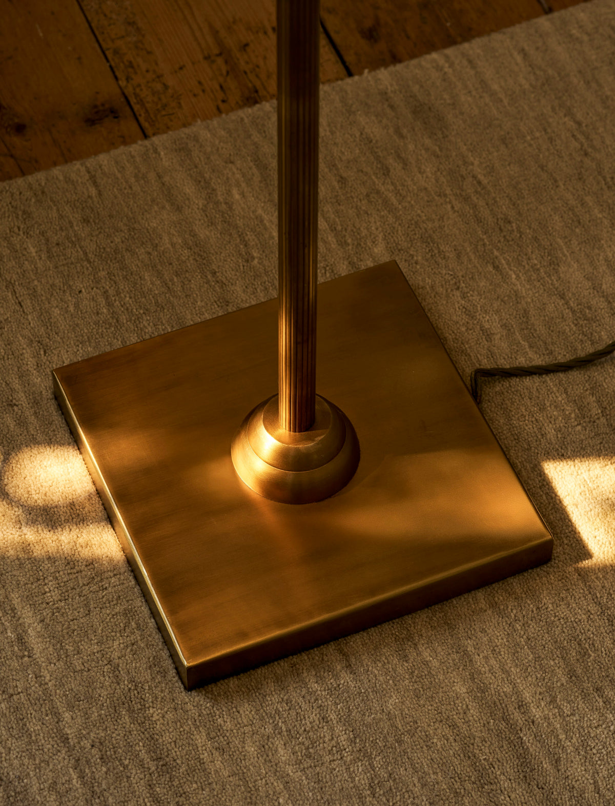 Garden Trading Kelmscot Floor Lamp With Linen Shade Antique Brass Finish