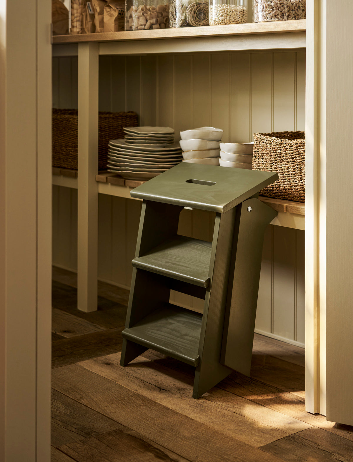 Garden Trading Classic Step Stool Spruce Wood, Olive Finish