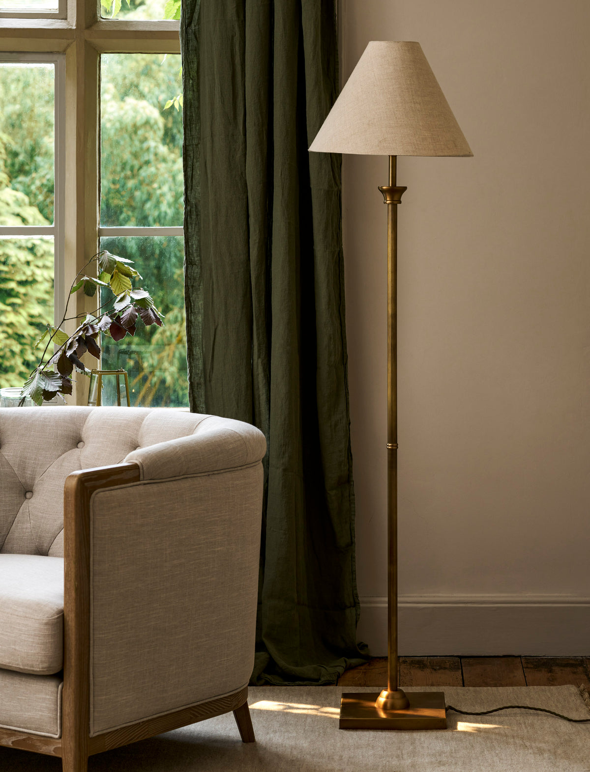 Garden Trading Kelmscot Floor Lamp With Linen Shade Antique Brass Finish