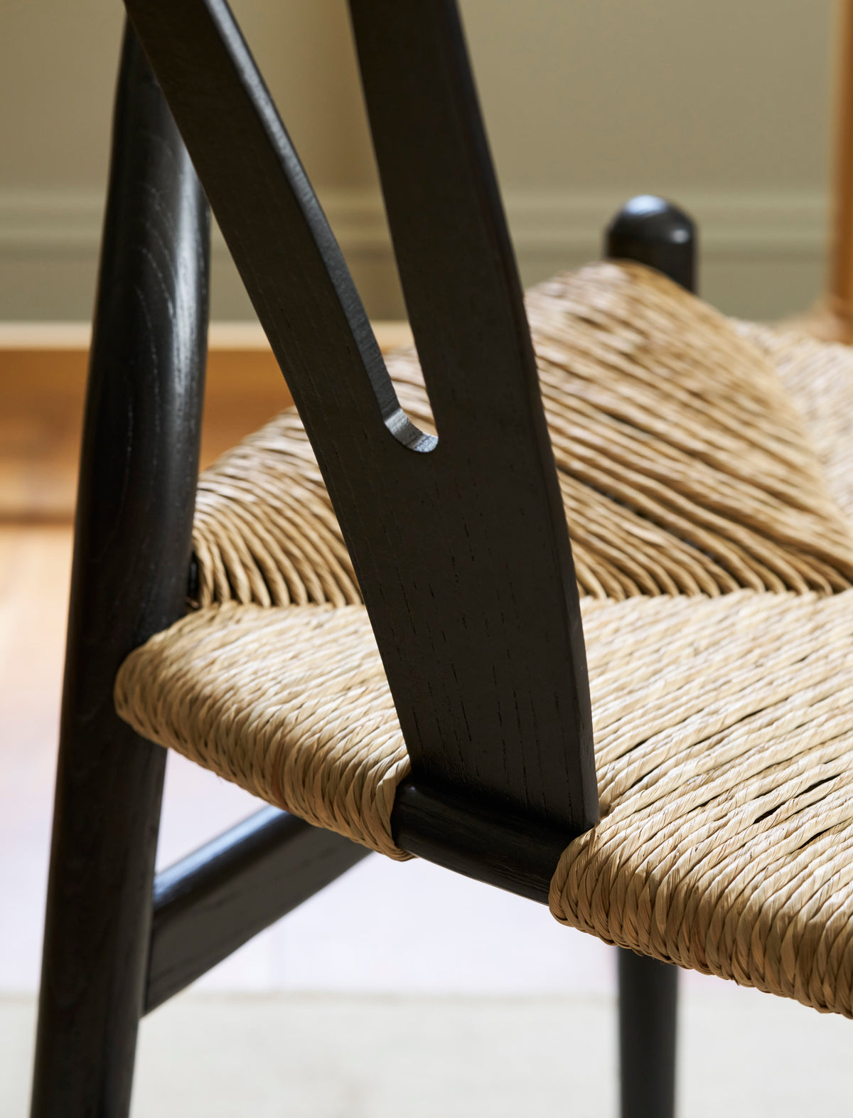 Garden Trading Chilthorne Wishbone Dining Chair Ash Wood, Black, Set of 2
