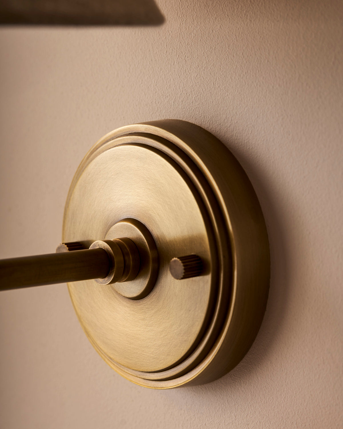 Garden Trading Kelmscot Wall Light with Linen Shade Antique Brass Finish