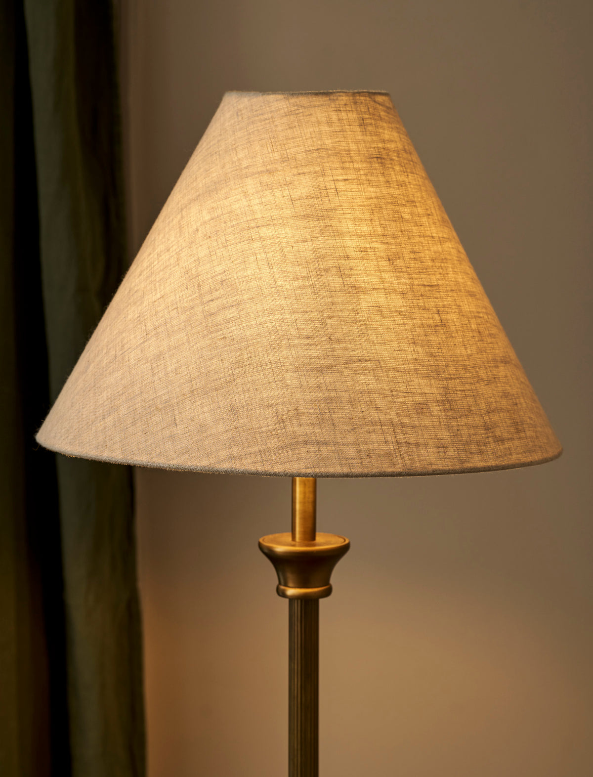 Garden Trading Kelmscot Floor Lamp With Linen Shade Antique Brass Finish