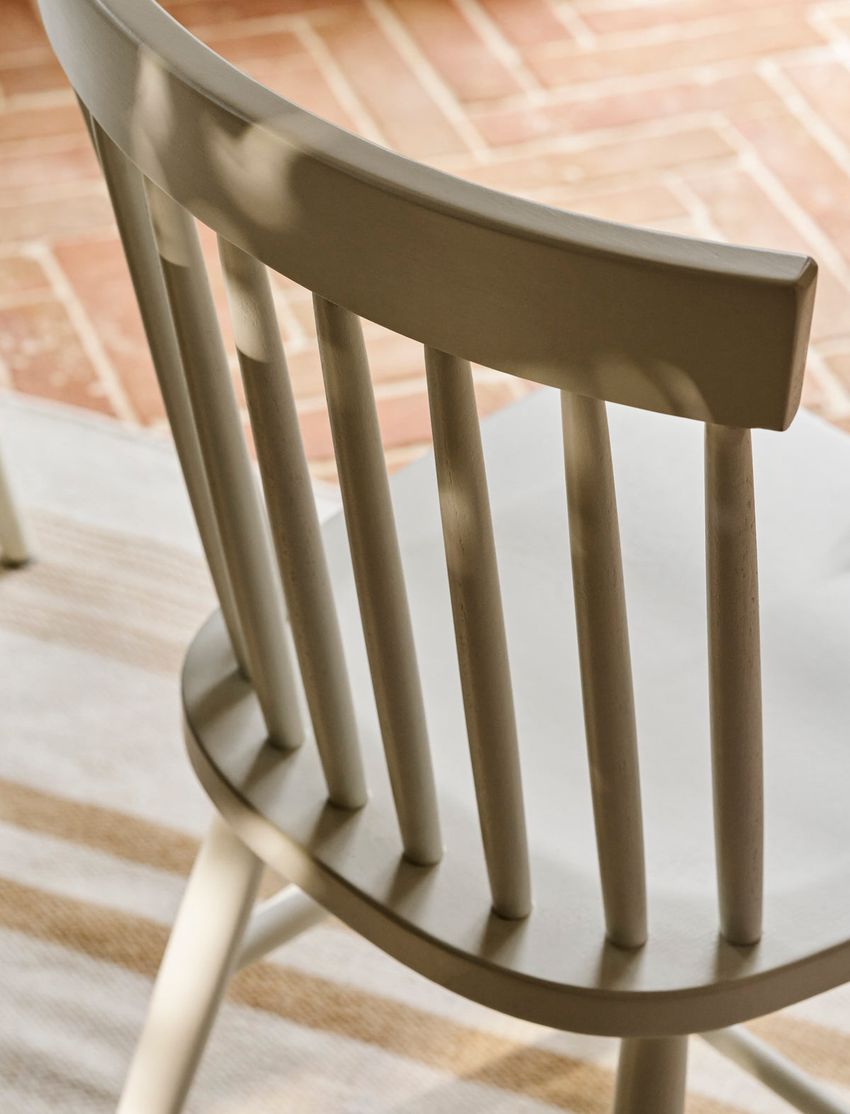 Garden Trading Spindle Back Chair Beech Wood, Lily White, Set of 2