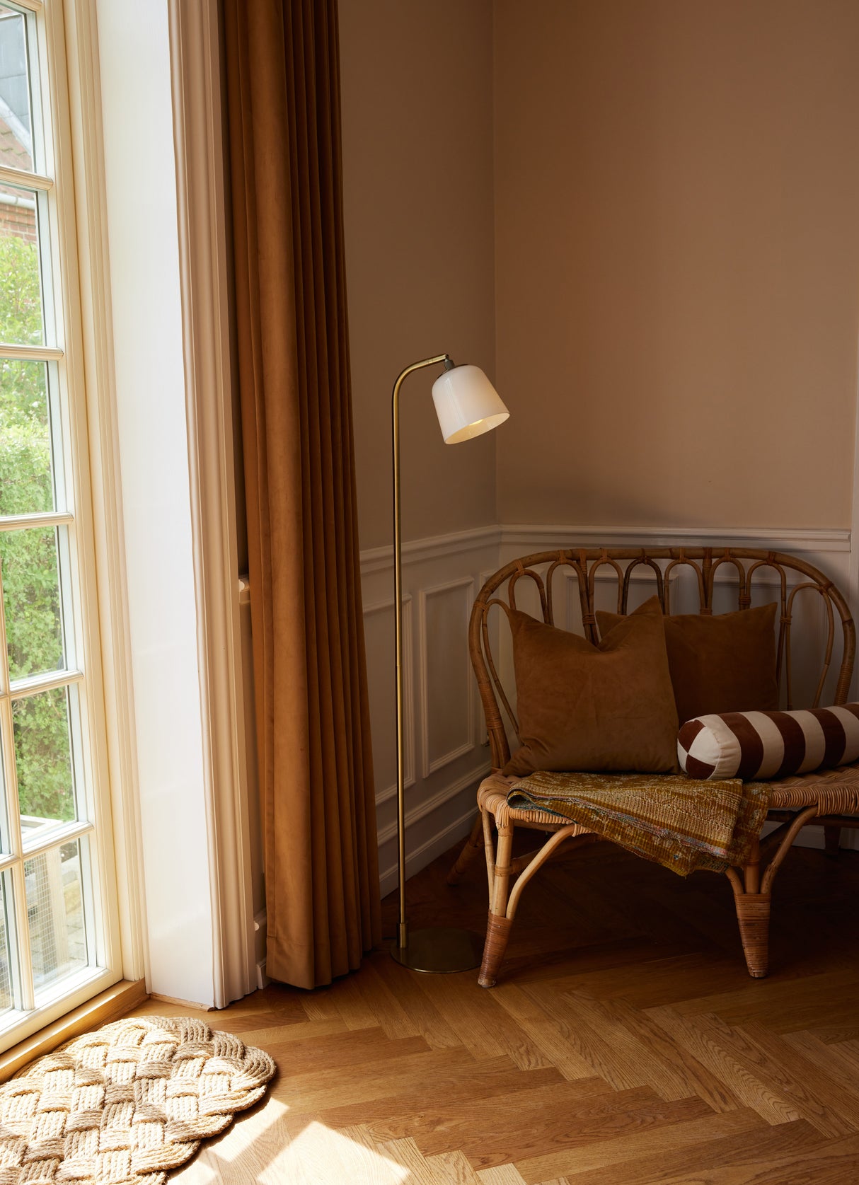 Halo Design Room 49 Floor Lamp Opal / Antique Brass