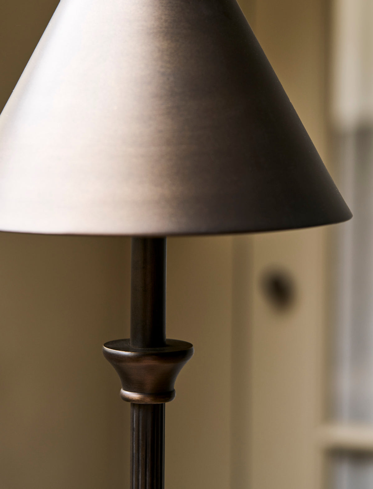 Garden Trading Kelmscot Table Lamp Antique Bronze