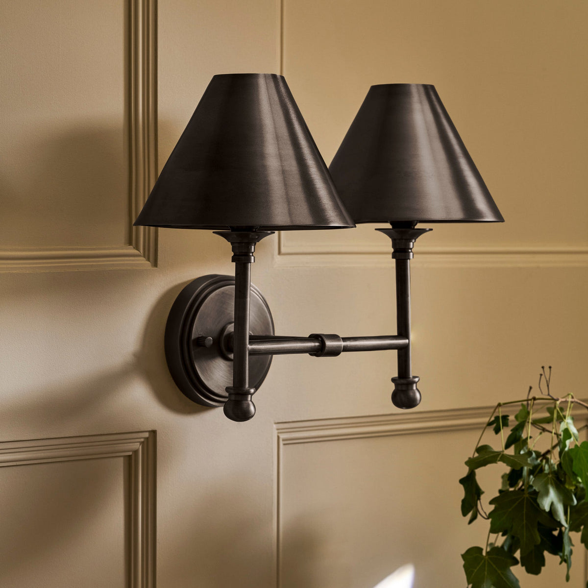 Garden Trading Kelmscot Double Wall Light Antique Bronze
