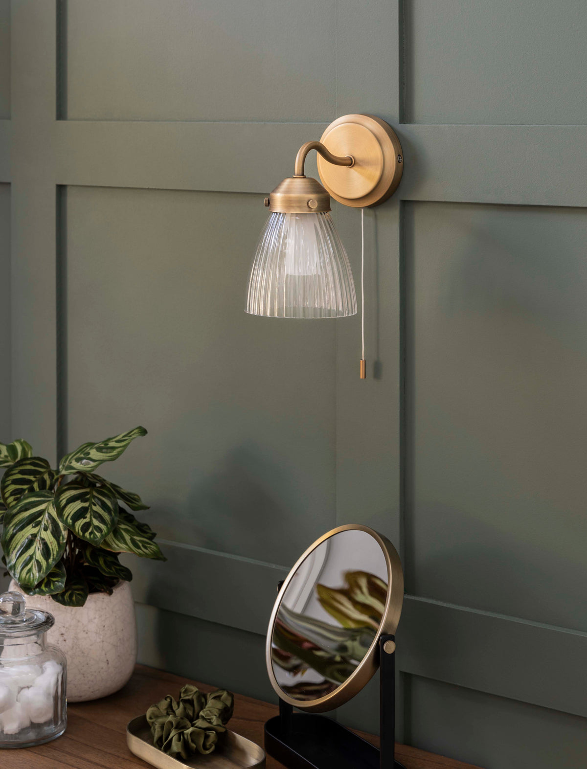 Garden Trading Fovant Bathroom Glass Wall Light Brass