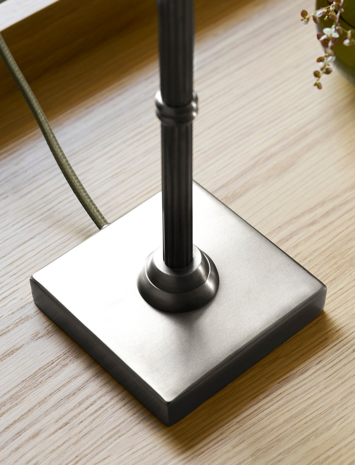 Garden Trading Kelmscot Table Lamp Brushed Nickel