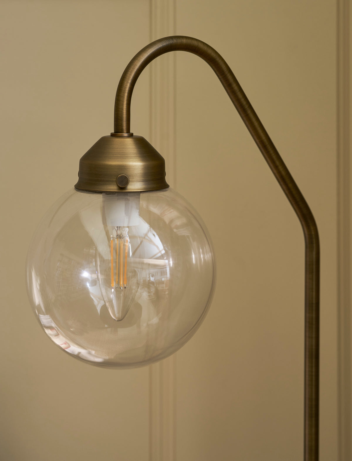 Garden Trading Everleigh Table Lamp Round Glass Antique Brass