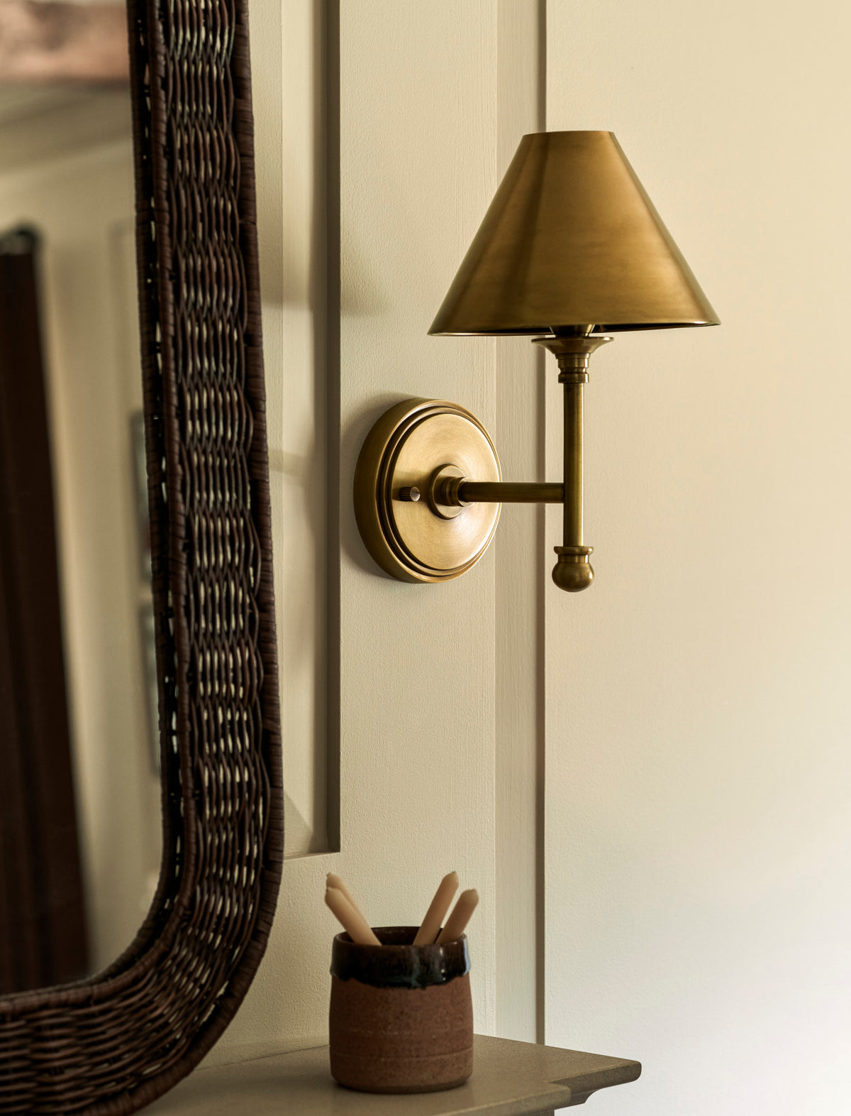 Garden Trading Kelmscot Wall Light Antique Brass