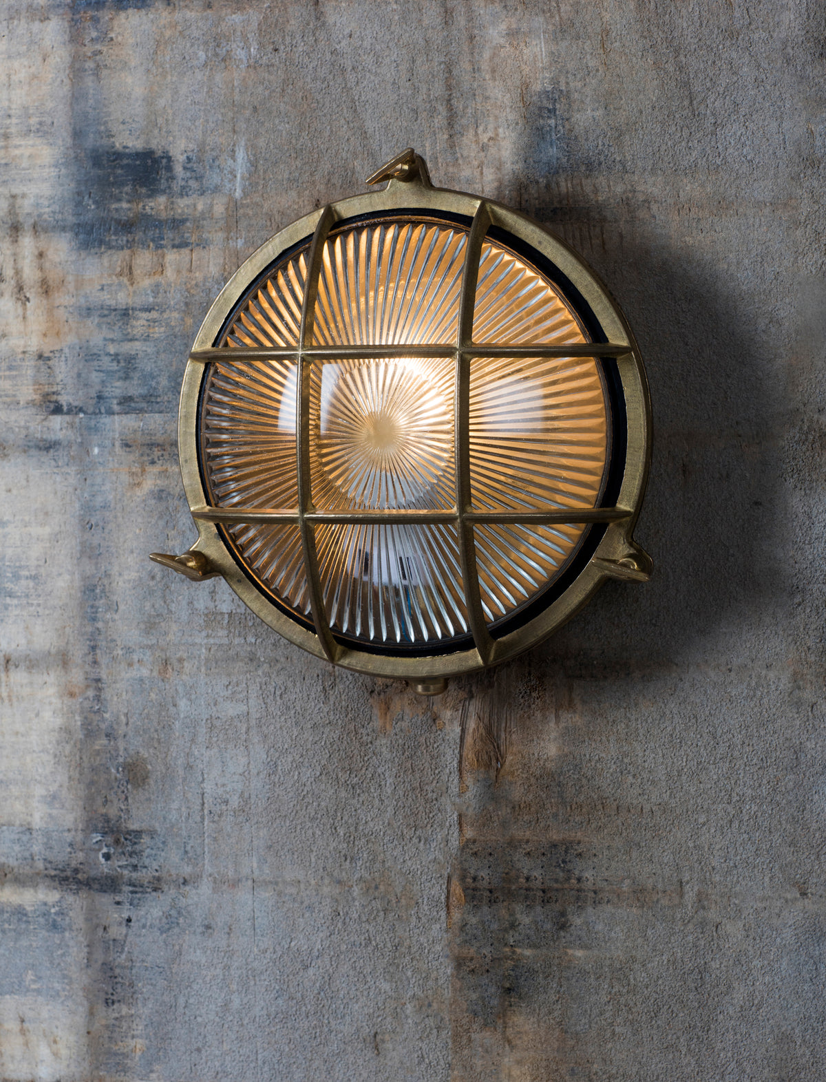 Garden Trading Devonport Round Bulk Head Light Brass