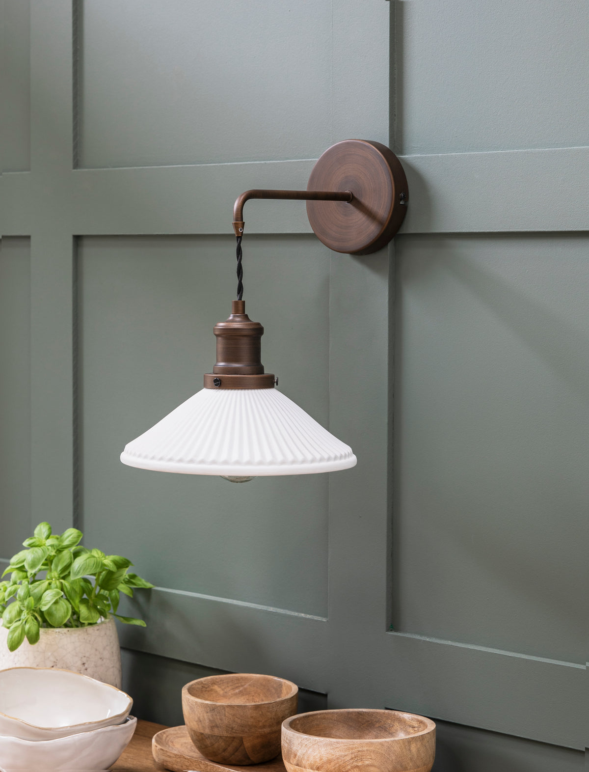 Garden Trading Beaulieu Wall Light Fluted Cone Antique Bronze