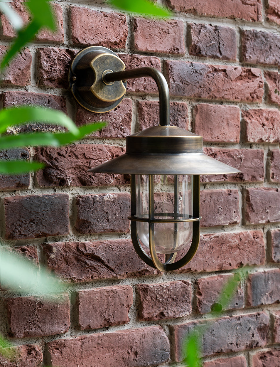 Garden Trading Hanwell Wall Light Antique Brass Finish