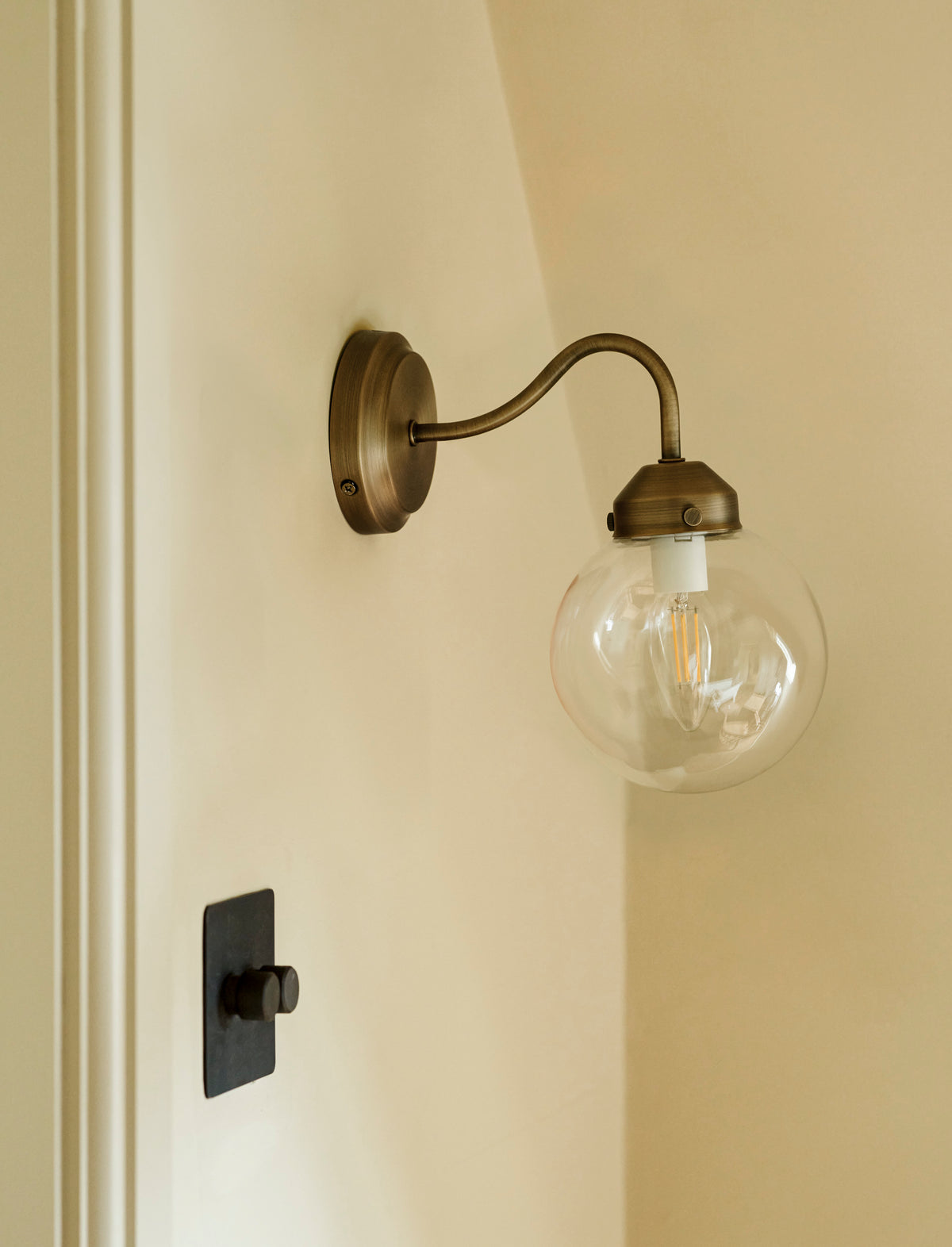 Garden Trading Everleigh Wall Light Antique Brass Finish