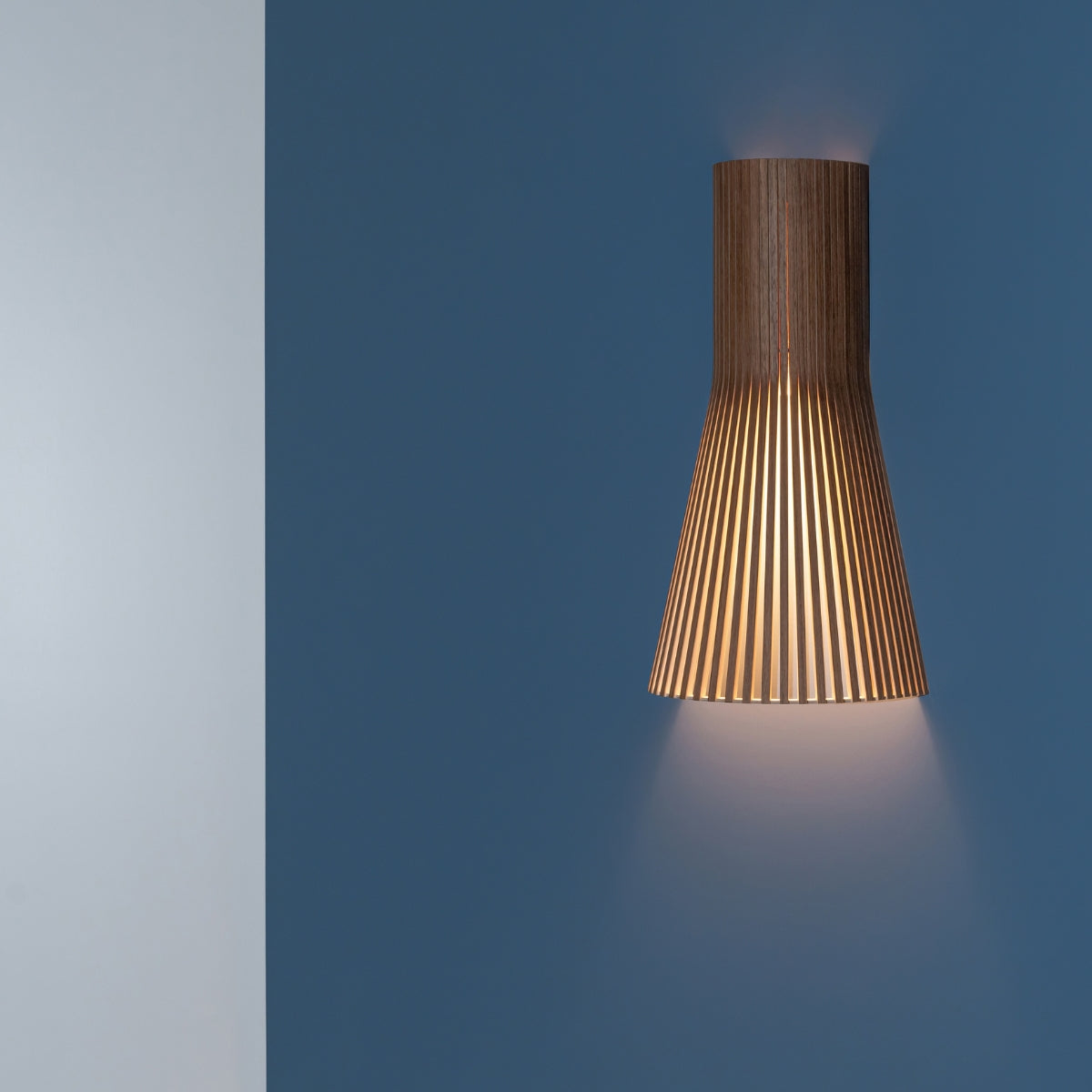 Secto 4230 Wall Light