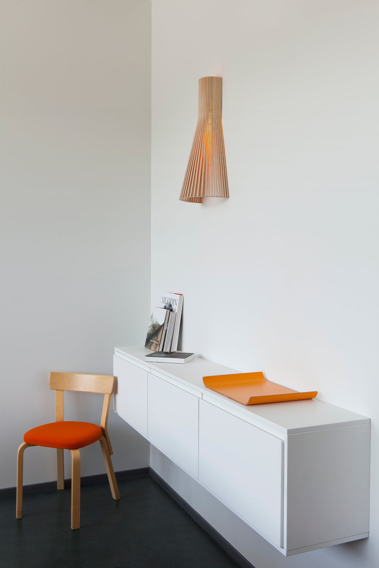 Secto 4230 Wall Light Large