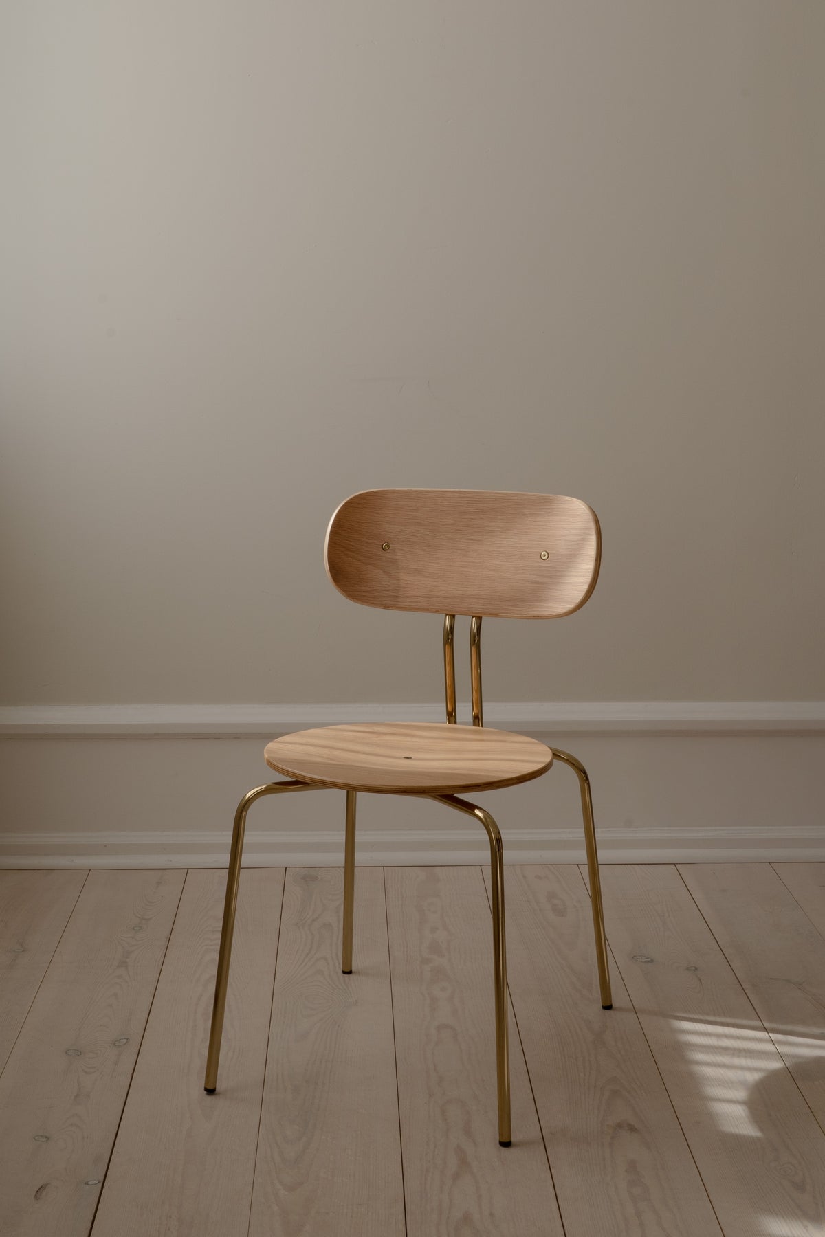 Umage Curious Oak Chair Brass Legs