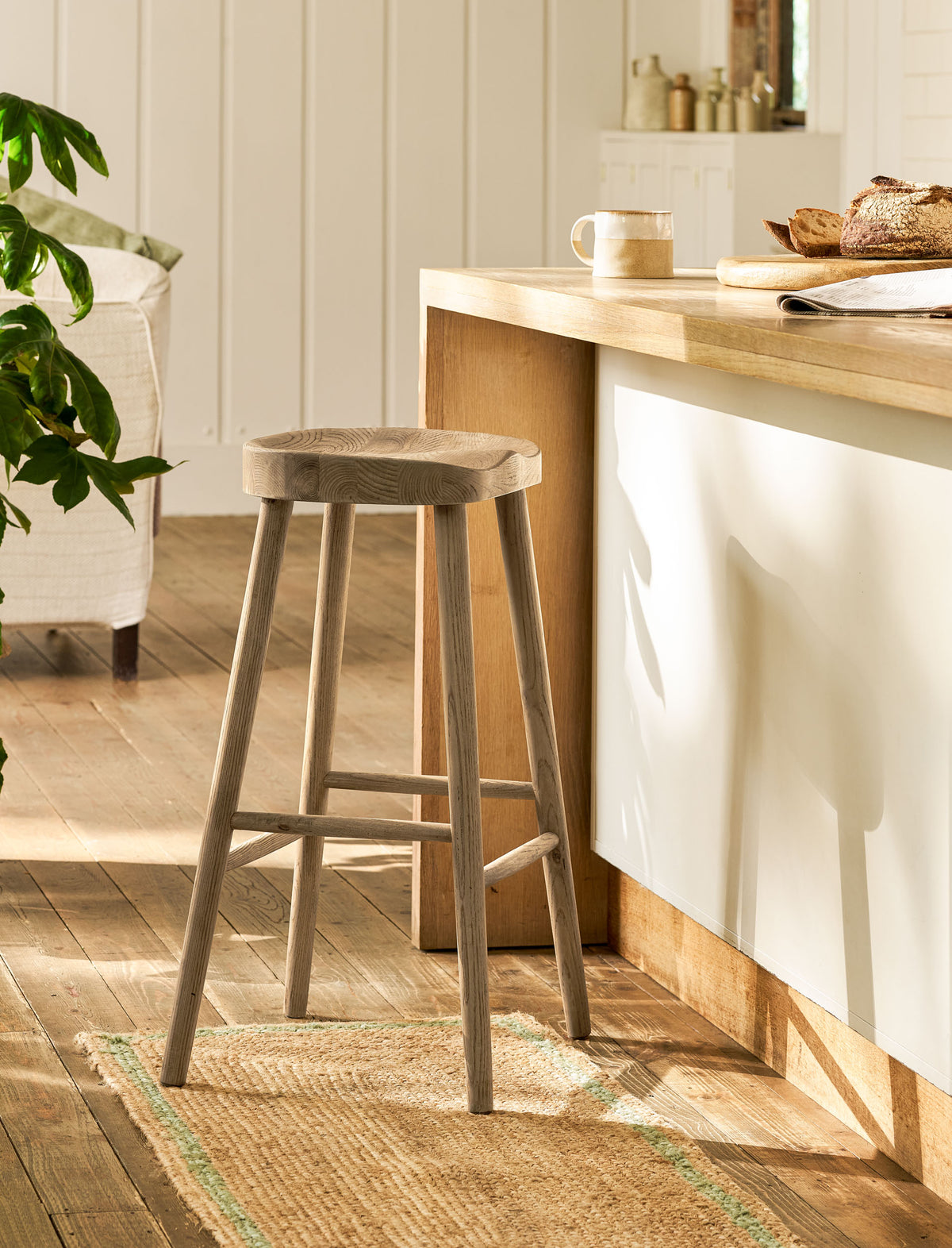 Garden Trading Lilley Bar Stool Ash Wood, Lime Wash