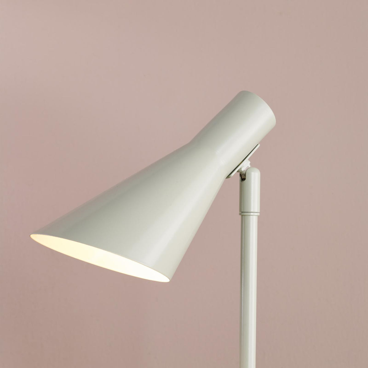Dar Zahira Task Lamp Matt Green