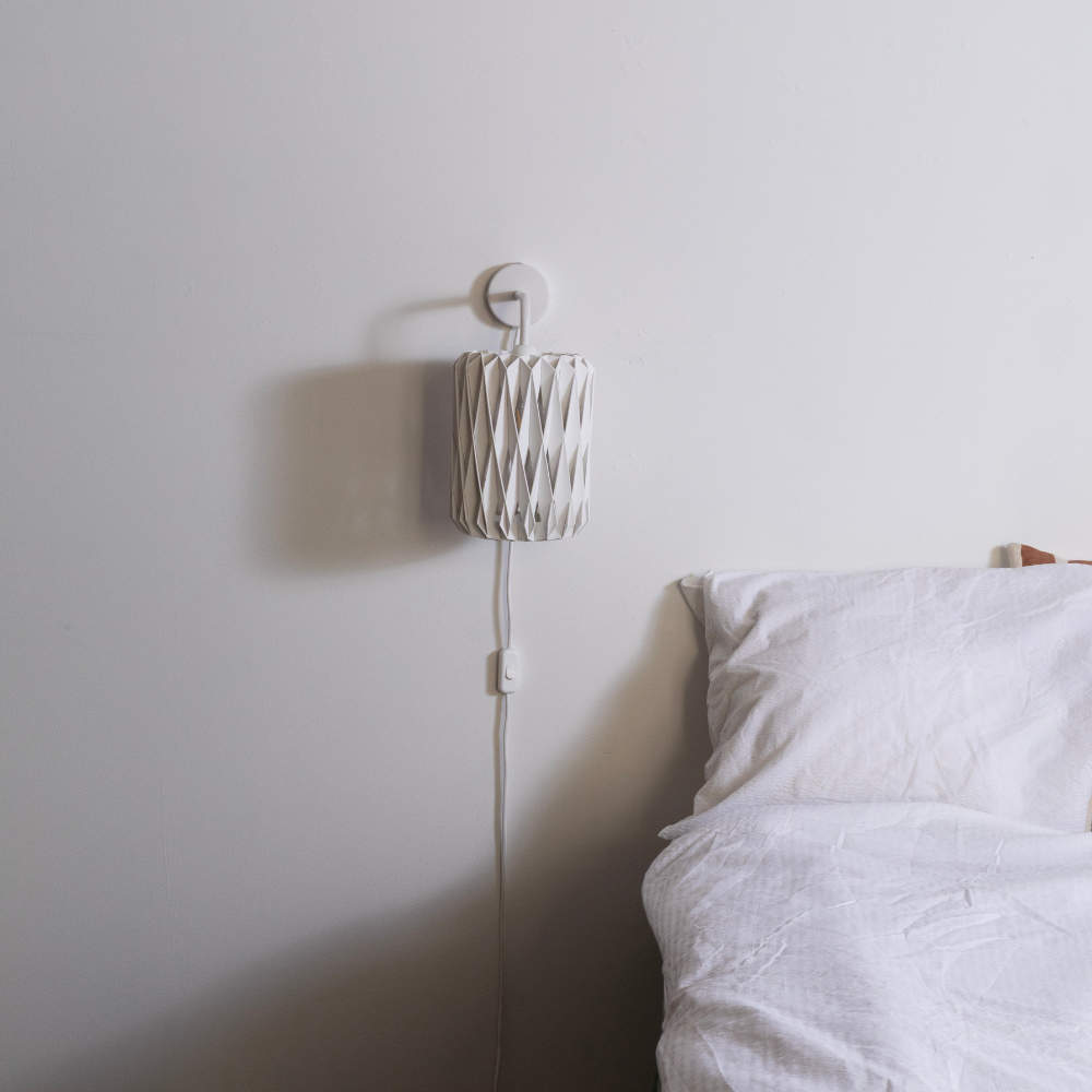 Pilke Signature Arm Wall Light White