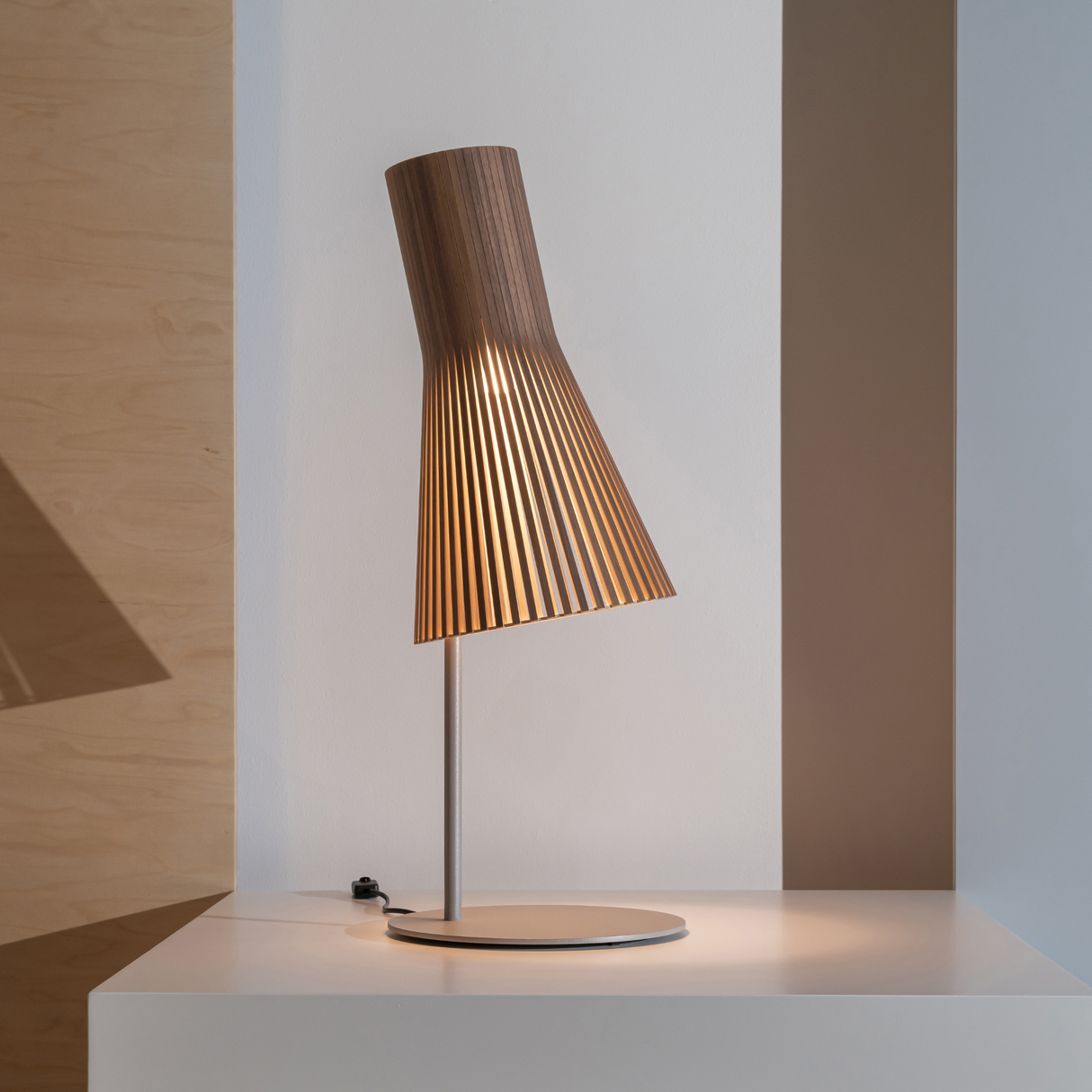 Secto 4220 Table Lamp