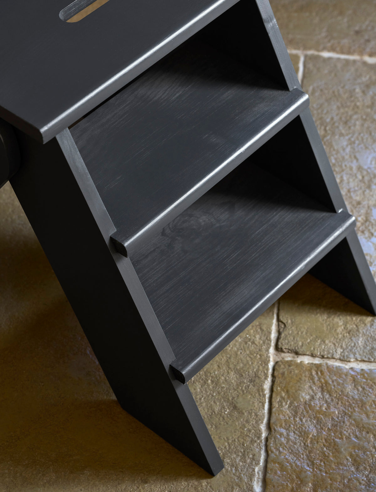 Garden Trading Classic Step Stool Spruce Wood, Charcoal Grey