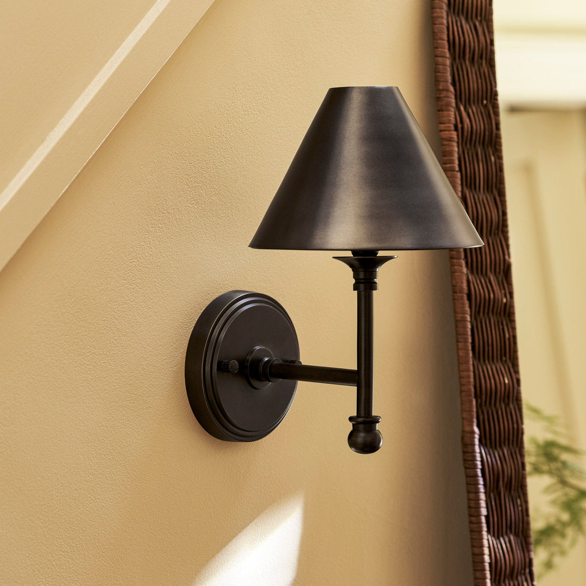 Garden Trading Kelmscot Wall Light Antique Bronze
