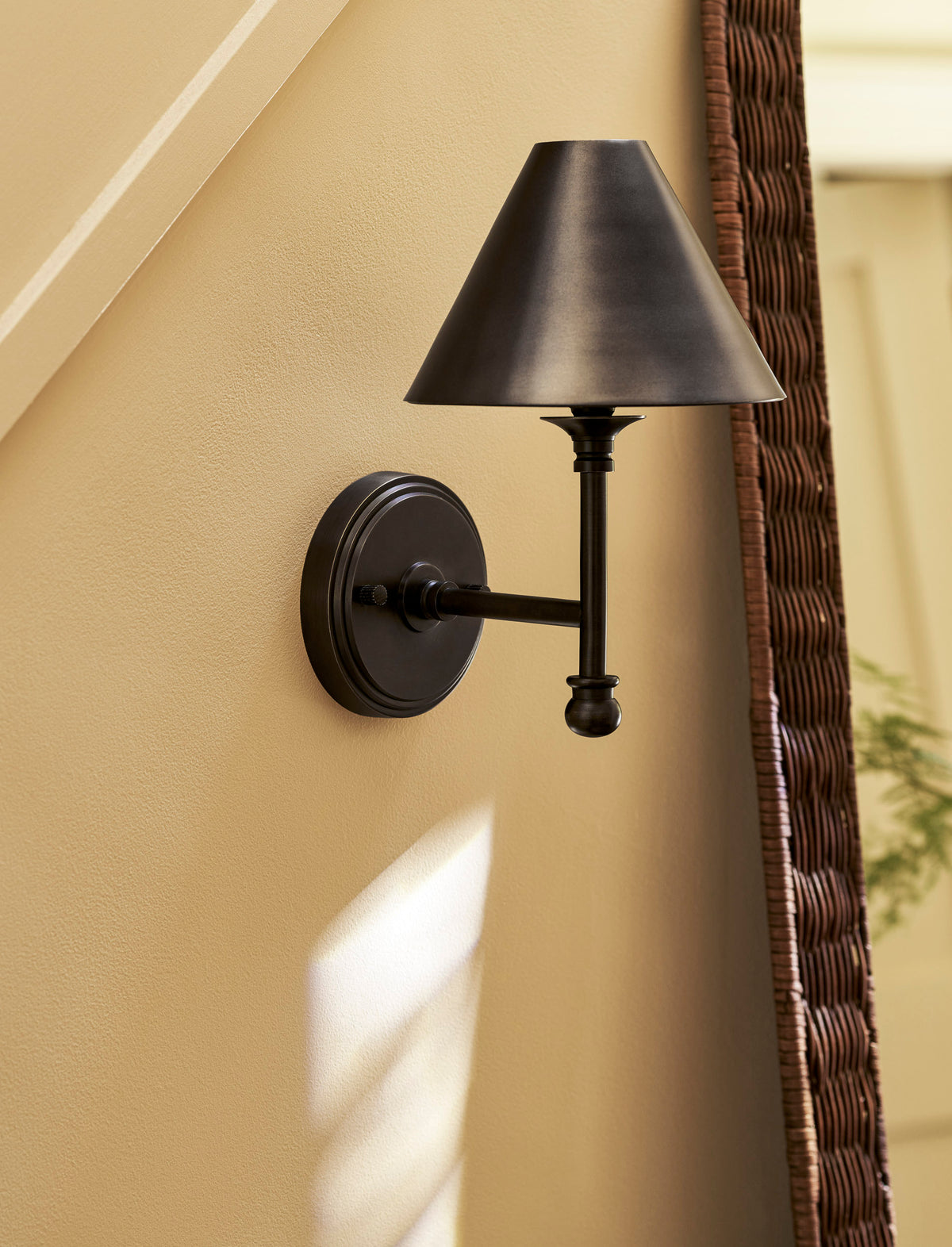 Garden Trading Kelmscot Wall Light Antique Bronze