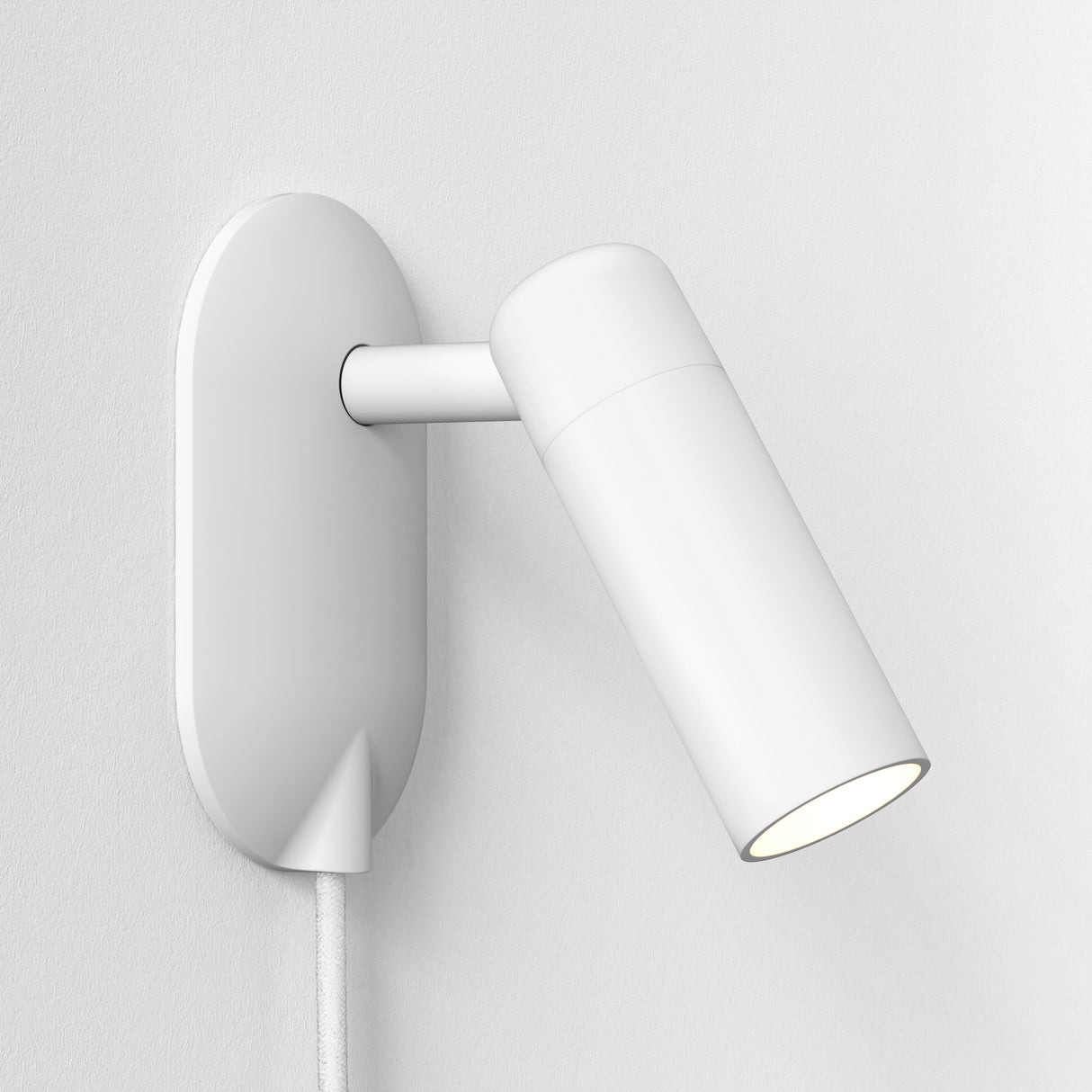 Astro Gio Matt White Plug-In Reading Light