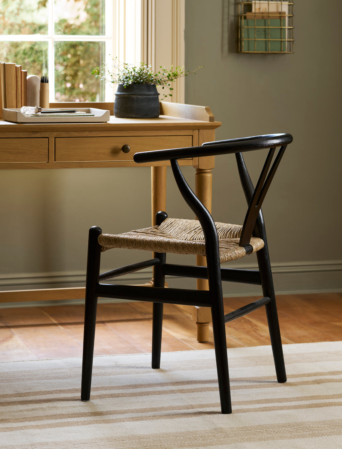 Garden Trading Chilthorne Wishbone Dining Chair Ash Wood, Black, Set of 2