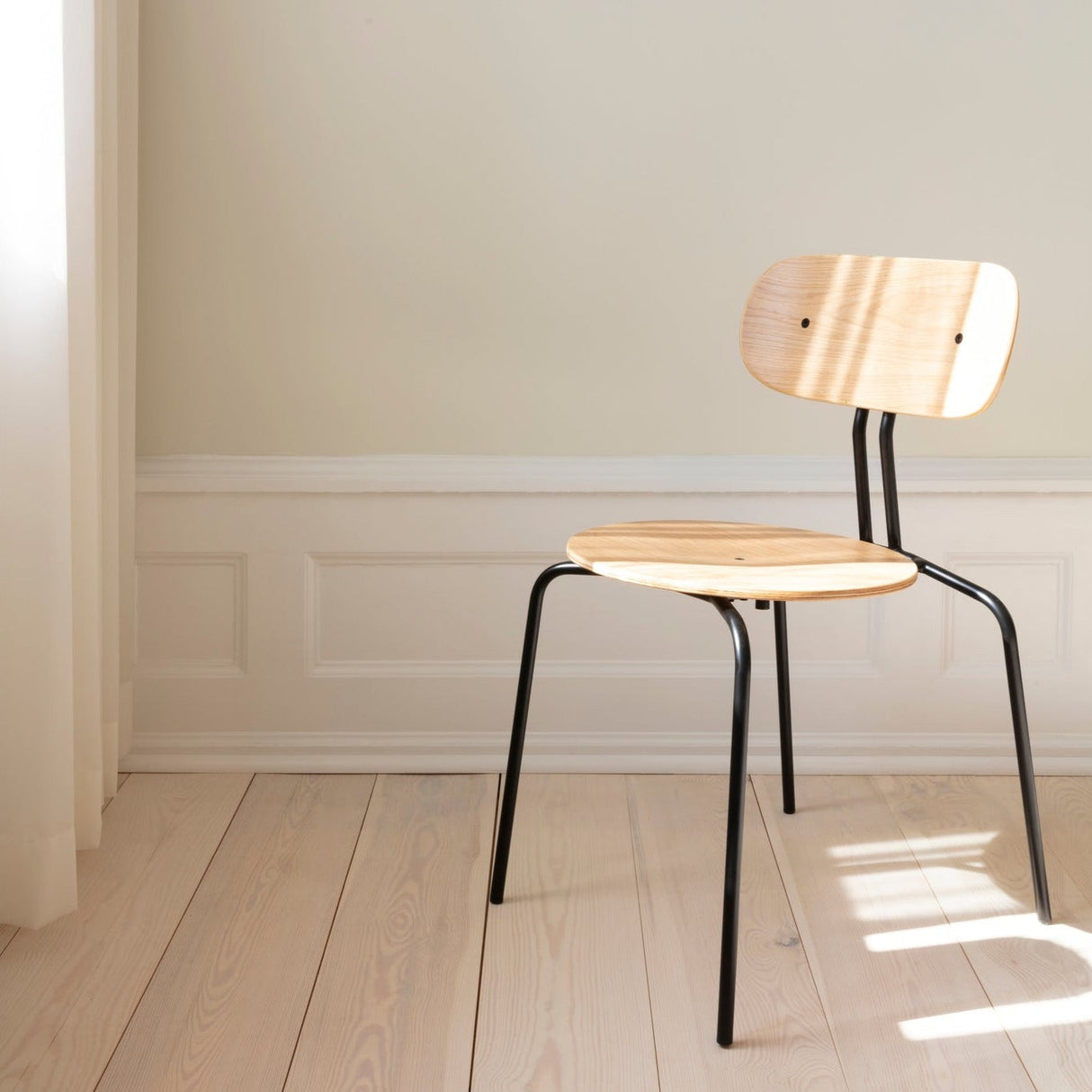 Umage Curious Oak Chair Black Powder Coated Legs – from Amos Lighting + Home