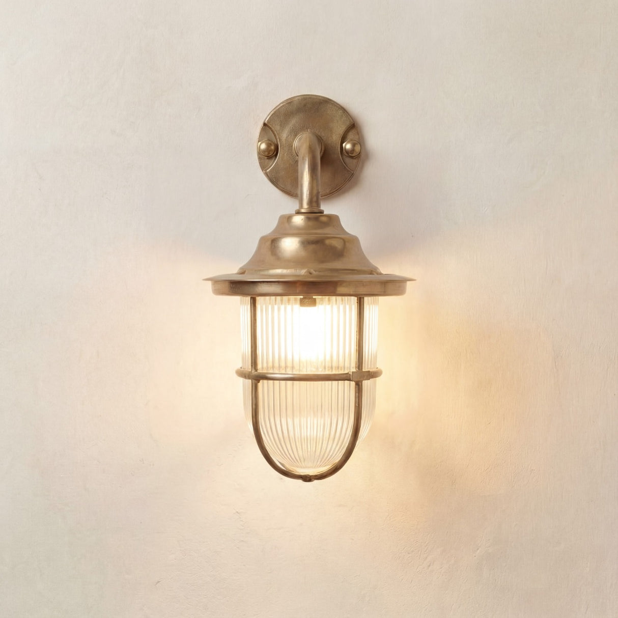 Lampfix Navigator Quinn Guard Outdoor Wall Lantern