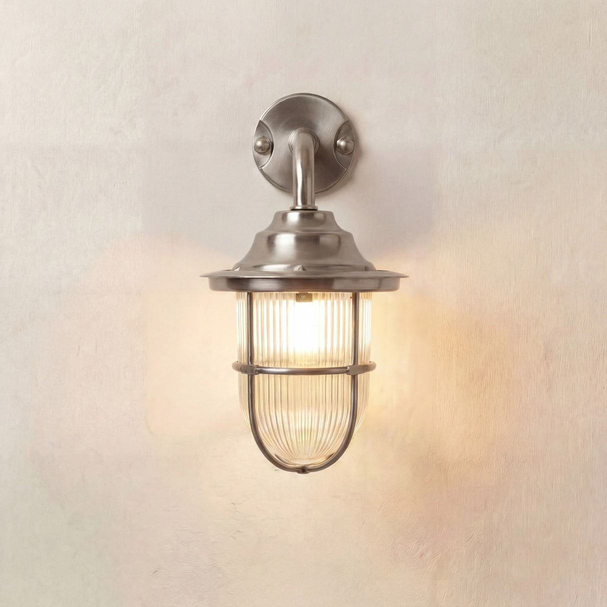 Lampfix Navigator Quinn Guard Outdoor Wall Lantern