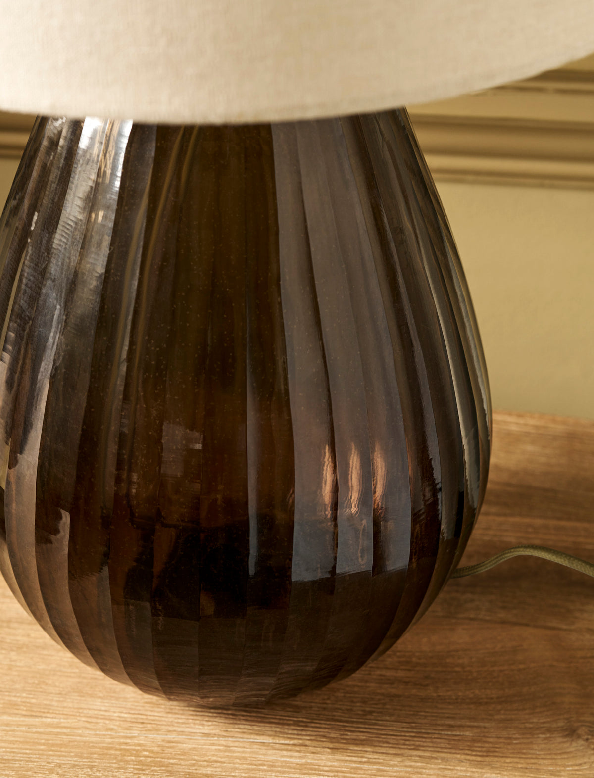 Garden Trading Alderton Table Lamp Antique Antique Brown Glass with Shade