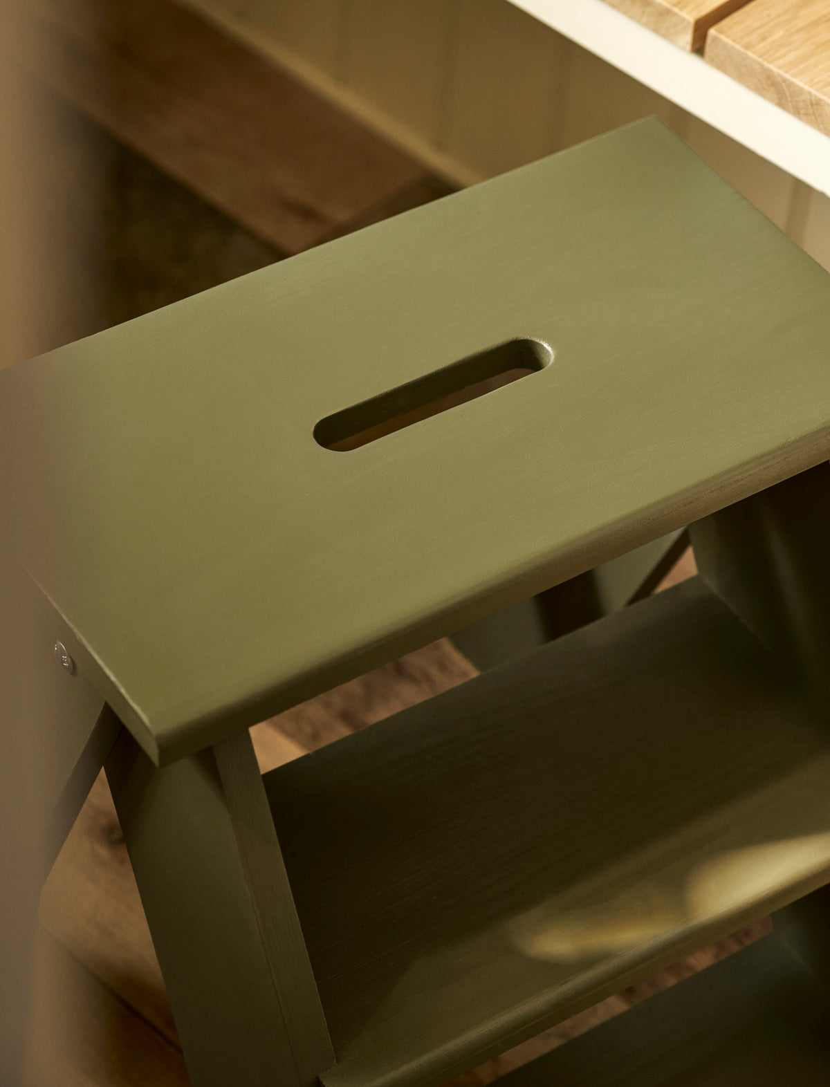 Garden Trading Classic Step Stool Spruce Wood, Olive Finish