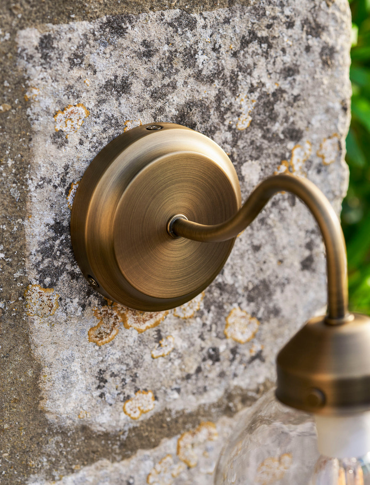 Garden Trading Everleigh Wall Light Antique Brass Finish