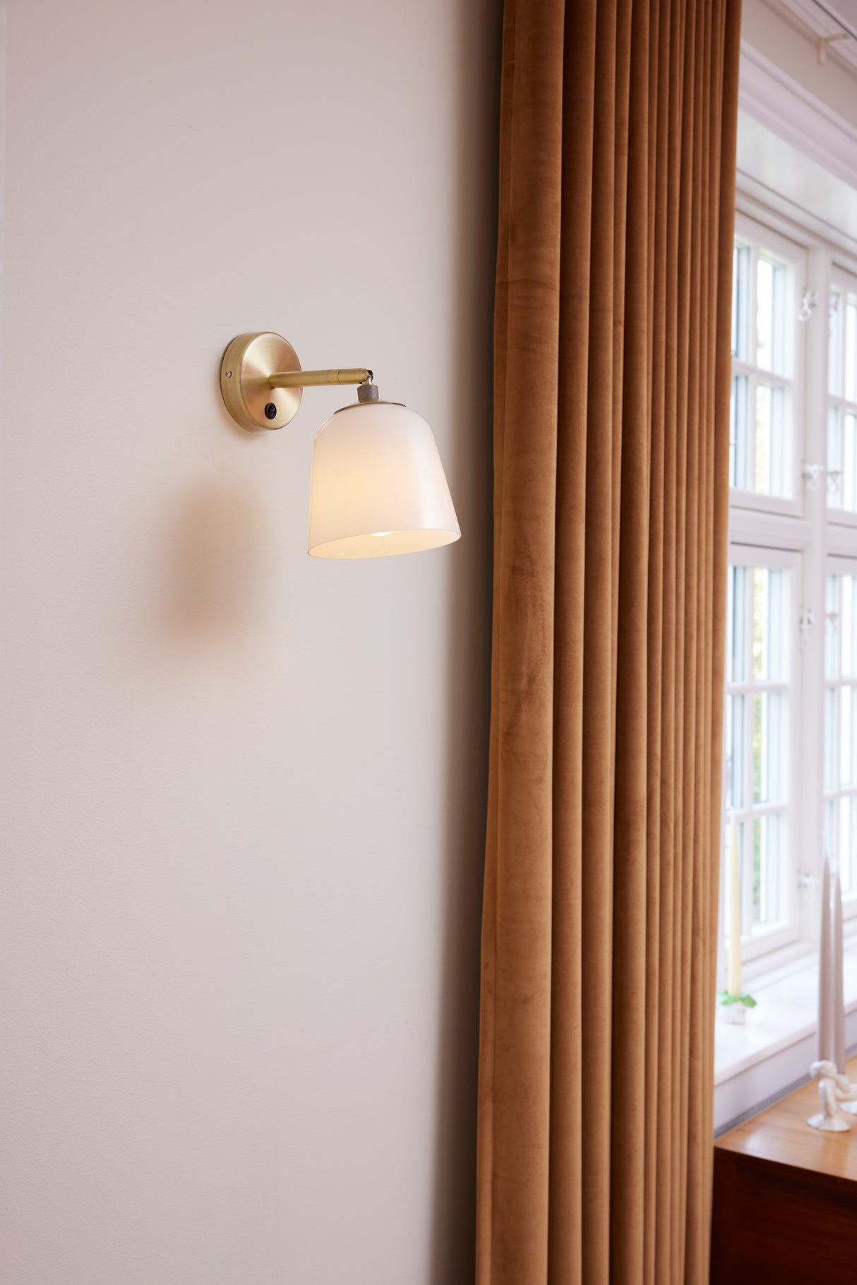 Halo Design Room 49 Wall Light Opal / Antique Brass