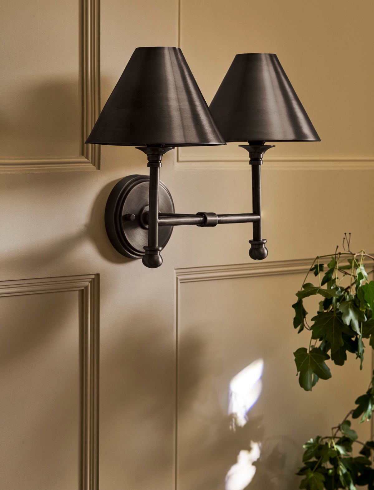 Garden Trading Kelmscot Double Wall Light Antique Bronze