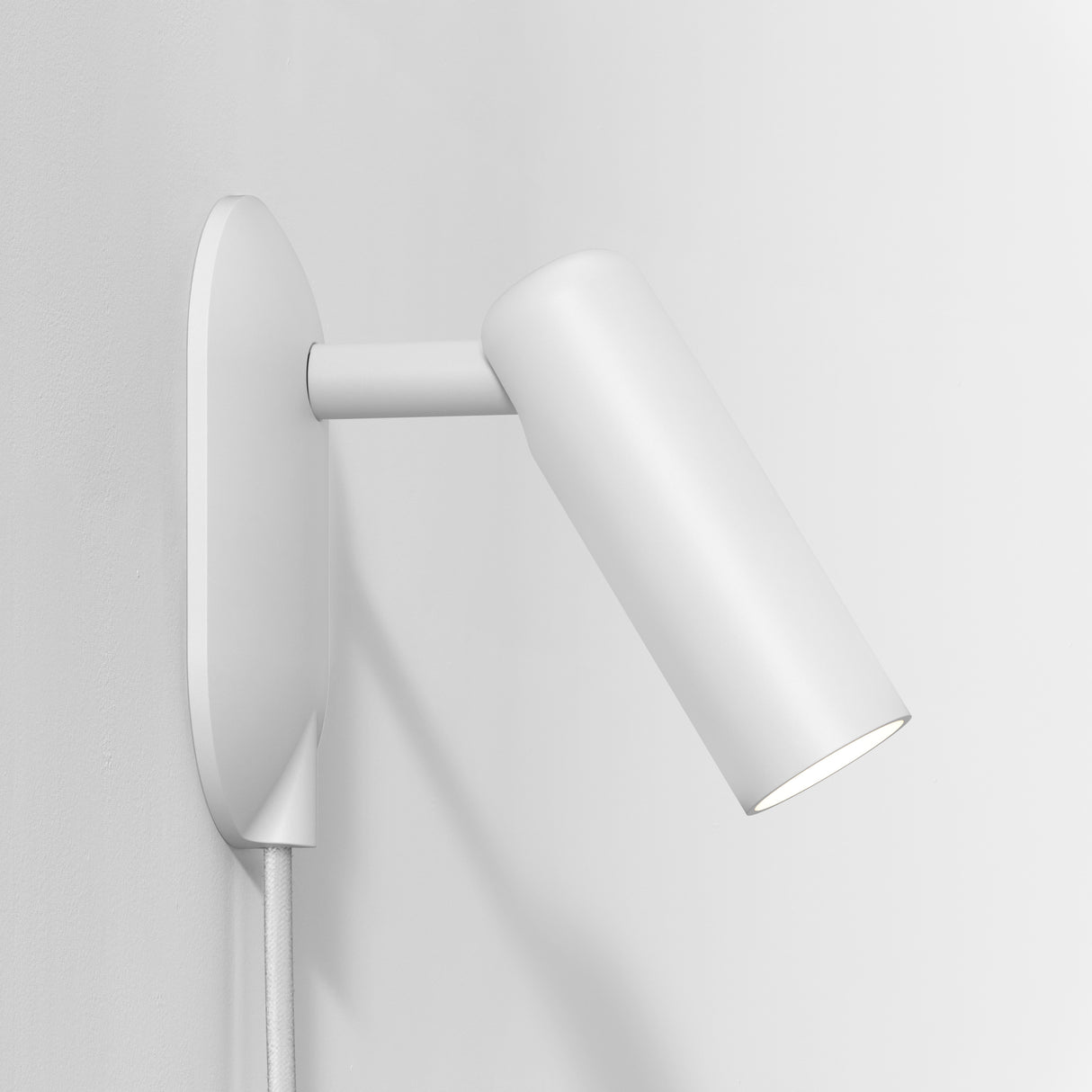 Astro Gio Matt White Plug-In Reading Light