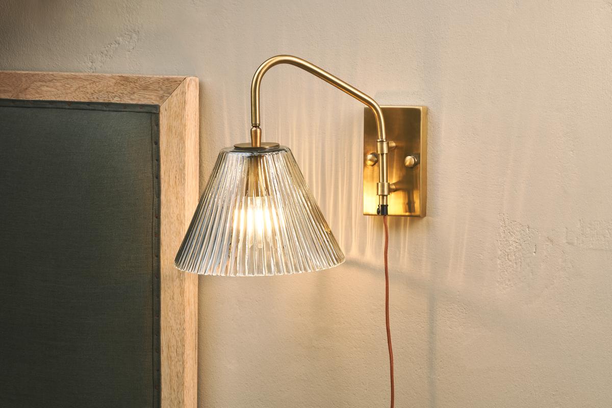 ピロ sasamoto natsuki Glass Wall Lamp Nkuku Akoli Plug In Glass Wall Lamp Antique Brass – Amos Lighting