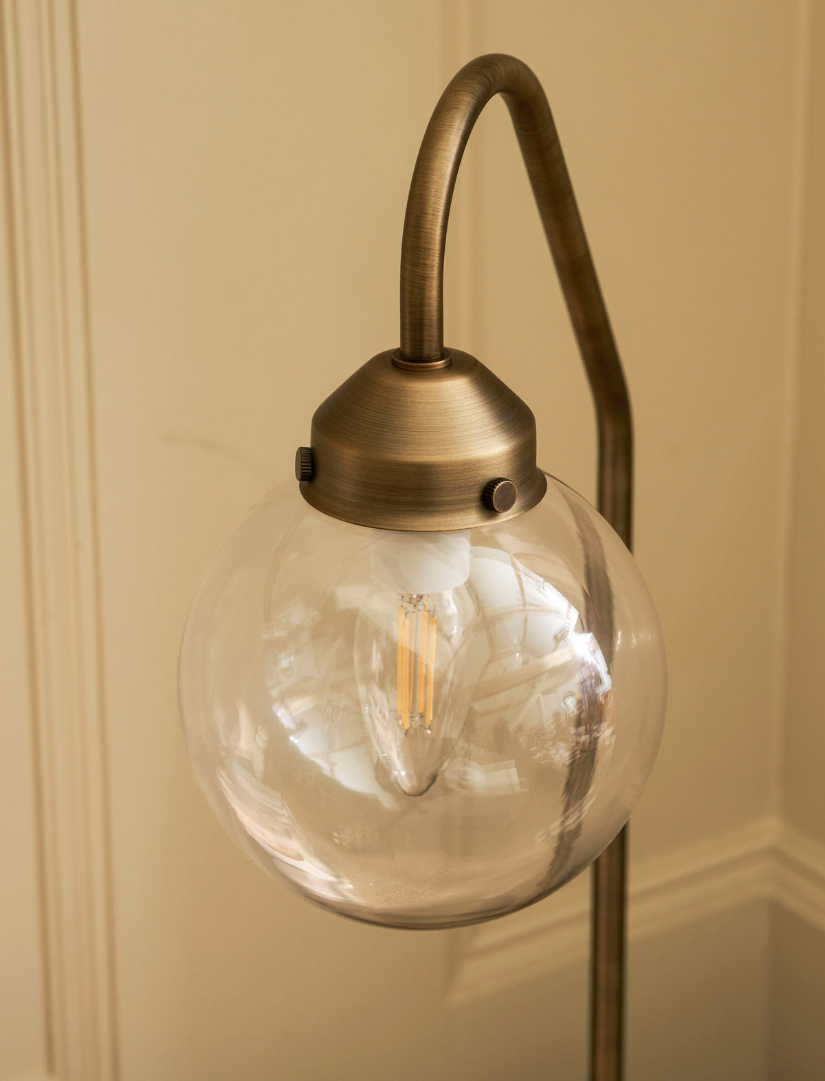Garden Trading Everleigh Table Lamp Round Glass Antique Brass