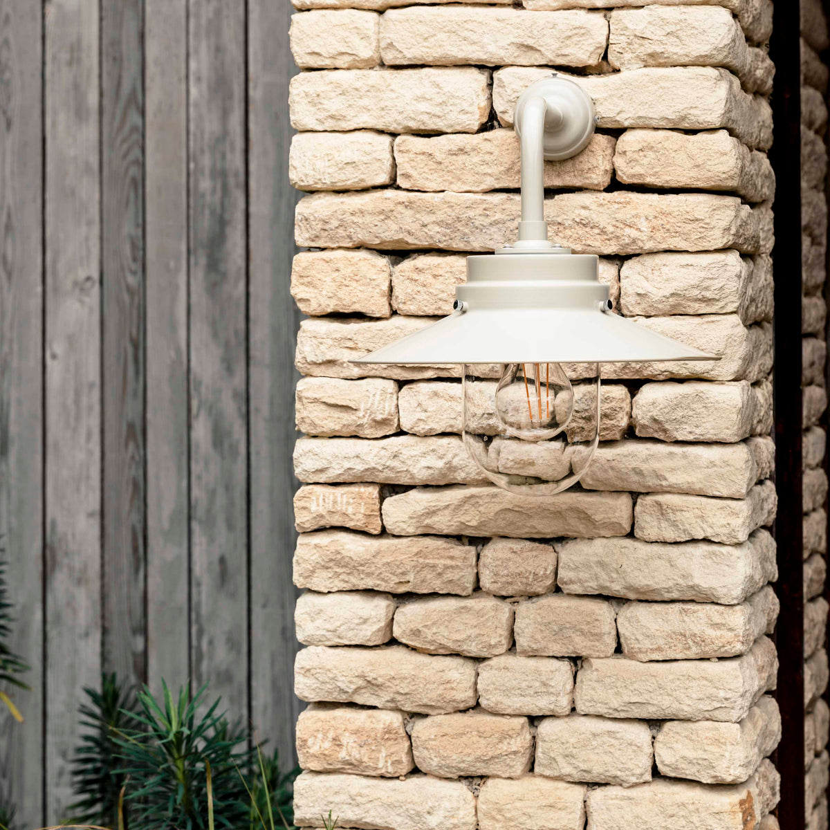 Garden Trading Semington Wall Light Clay